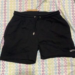 boohoo man 5 inch seam shorts. Cotton fabric. nice elastic fitting
